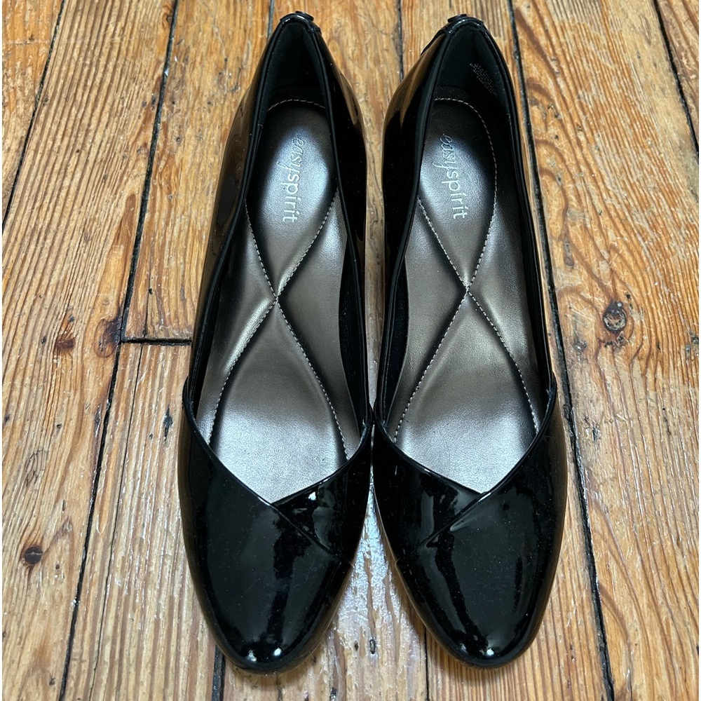 EASY SPIRIT BLACK PATENT LEATHER PUMPS